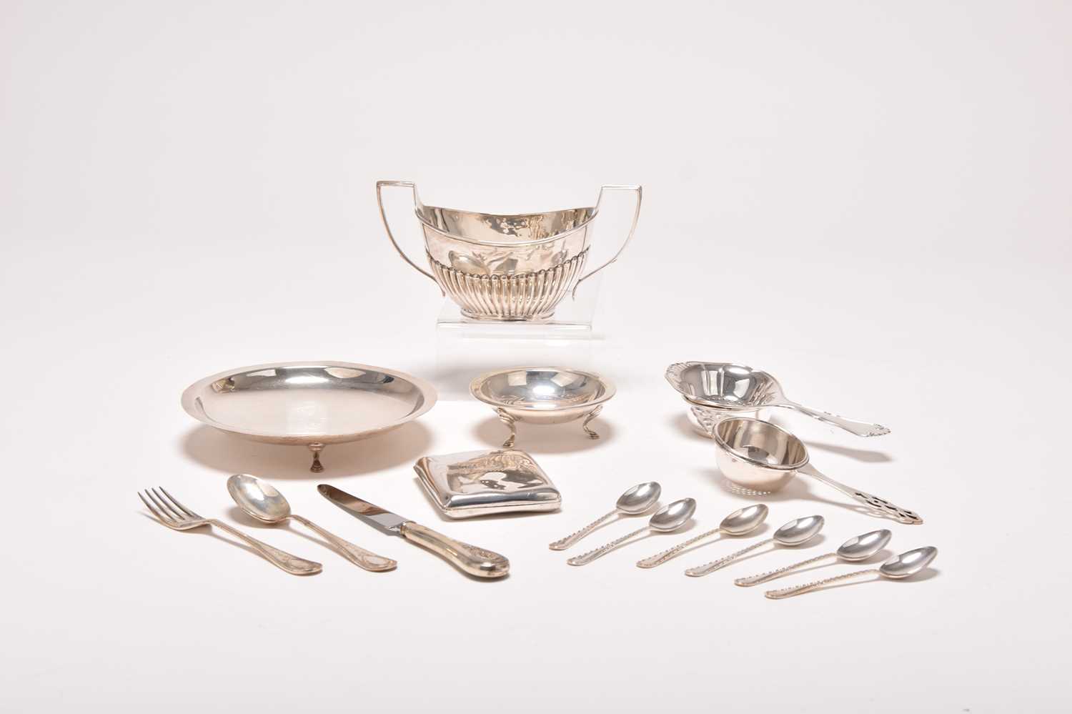 Lot 20 - A small collection of silver