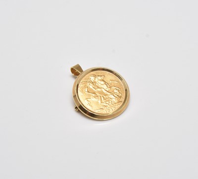 Lot 301 - A sovereign brooch/pendant