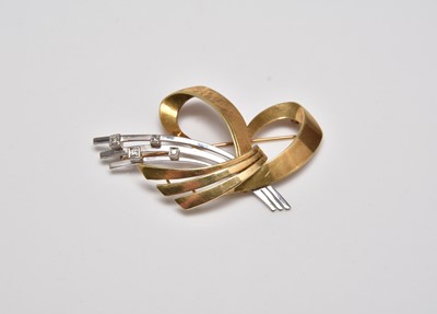 Lot 260 - A yellow and white metal diamond set brooch