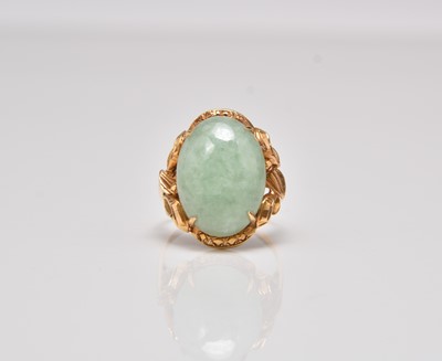 Lot 255 - A jade ring