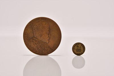 Lot 187 - Edward VII & Queen Alexandra bronze 1902 Coronation medal
