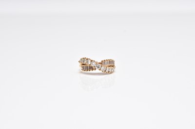 Lot 276 - An 18ct gold diamond ring