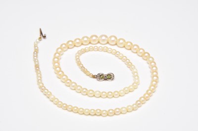 Lot 376 - A graduated untested pearl necklace