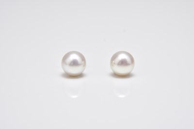Lot 420 - A pair of cultured pearl stud earrings