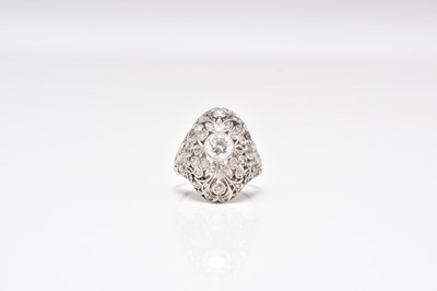 Lot 270 - An early 20th century graduated diamond ring