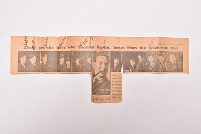 Lot RAF - Signed clipping incl. Guy Gibson and David Shannon, 106 Squadron, of later Dambusters interest