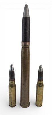 Lot 21 - Pair of Rarden AFV 30mm shells with 30mm Aden projectile heads and a 40mm Bofors L60