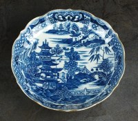 Lot 40 - A large Caughley dish, possibly a dessert...