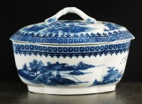 Lot 101 - A Caughley dinner tureen and cover, circa 1780-...