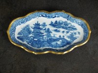 Lot 105 - A Caughley spoon tray, circa 1780, of...