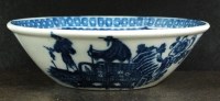 Lot 107 - A small Caughley tart or patty pan, circa 1780-...