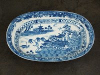 Lot 126 - A Caughley porcelain oval baking dish, circa...