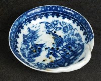 Lot 128 - A Caughley egg drainer, circa 1785,...