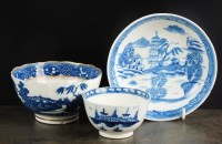 Lot 131 - Three pieces of blue and white Caughley...