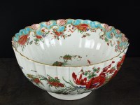 Lot 195 - A large Worcester porcelain fluted bowl in the...