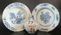 Lot 30 - A Chinese porcelain bowl and cover, Qing...