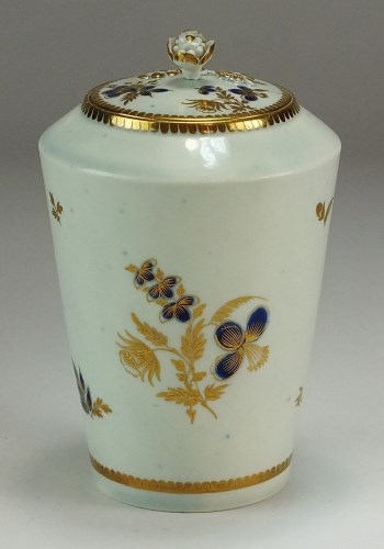 Lot 27 - A Worcester porcelain tea canister and cover,...