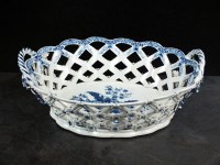 Lot 2 - A Caughley oval basket, circa 1776-80, the...