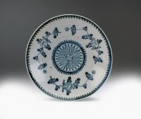 Lot 22 - A Chinese blue and white plate, Ming Dynasty,...
