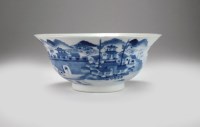 Lot 29 - A Chinese blue and white bowl, Qing, 18th...