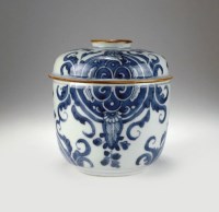 Lot 43 - A Chinese blue and white pot and cover, Kangxi,...