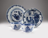 Lot 46 - A Chinese blue and white brush washer, 18th...