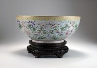 Lot 84 - A Chinese turquoise ground bowl, Yongzheng...