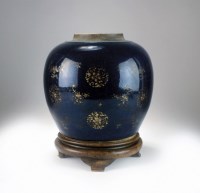 Lot 107 - A Chinese blue and gilt ginger jar, 19th...