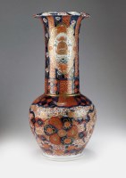 Lot 230 - A Japanese Imari vase, late Meiji/Taisho...