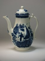 Lot 32 - A Caughley coffee pot and cover, circa 1785-90,...