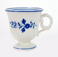Lot 39 - A Caughley ice cup, circa 1785-90, the bell...