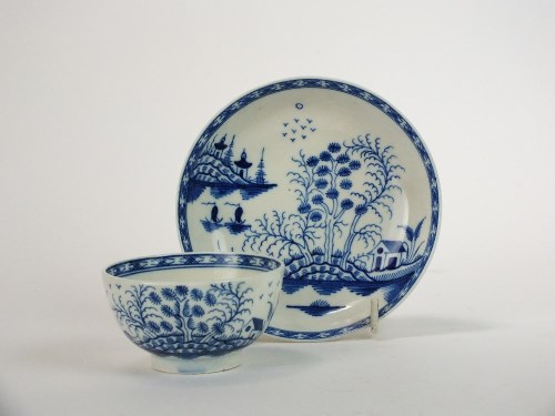 Lot 51 - A Caughley teabowl and saucer, circa 1785-90,...