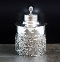 Lot 14 - A Victorian silver tea caddy, William Comyns &...