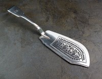 Lot 68 - A William IV silver fiddle pattern fish slice,...