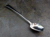 Lot 84 - A George III Old English pattern silver...