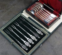 Lot 98 - A cased set of six William IV Fiddle pattern...