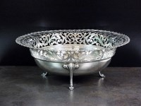 Lot 118 - A large Edwardian silver bowl, James Dixon &...