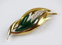 Lot 170 - An 18ct gold diamond and malachite brooch,...
