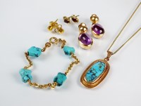 Lot 200 - A turquoise bead bracelet, the bolt ring clasp...