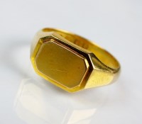 Lot 272 - An 18ct gold signet ring, hallmarked London...