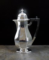 Lot 16 - A George II style silver hot water jug, Mappin...
