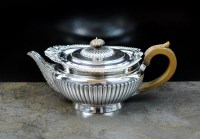 Lot 85 - A Victorian silver teapot, Goldsmiths &...