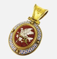 Lot 181 - An Italian micro mosaic locket, the oval...