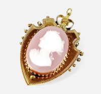 Lot 225 - A 19th century hardstone cameo pendant,...