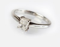 Lot 290 - An 18ct white gold single stone diamond ring,...