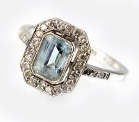 Lot 299 - An Art Deco style aquamarine and diamond...