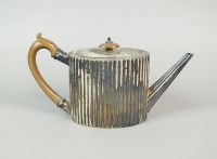 Lot 2 - A George III silver teapot, Robert Hennell,...