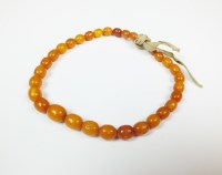 Lot 59 - A graduated amber bead bracelet, weight 10.3g