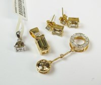 Lot 129 - An 18ct yellow gold zultanite and diamond...