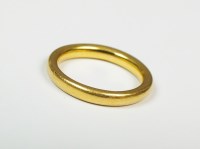 Lot 164 - A 22ct gold wedding band, weight 5.8g